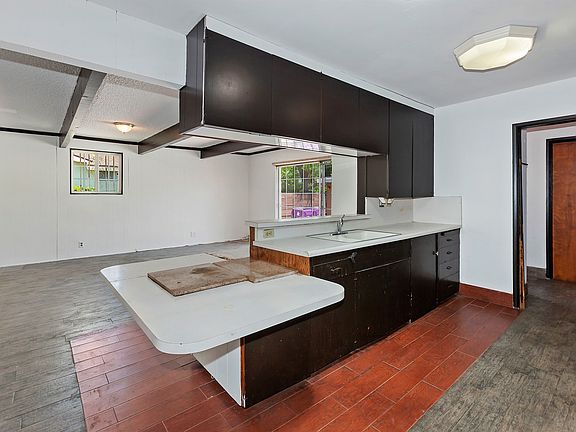 5th image of 1110 E Marcellus St
