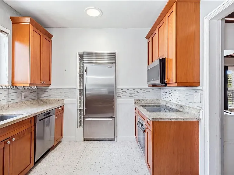 155 SW 28th Rd — Photo 8