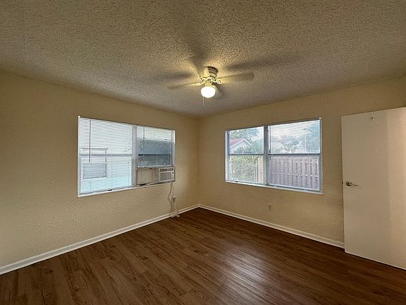 3rd image of 909 N F St APT 3