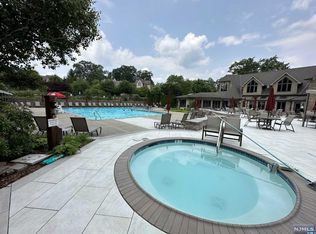 204 Bearwoods Rd, Park Ridge, NJ 07656