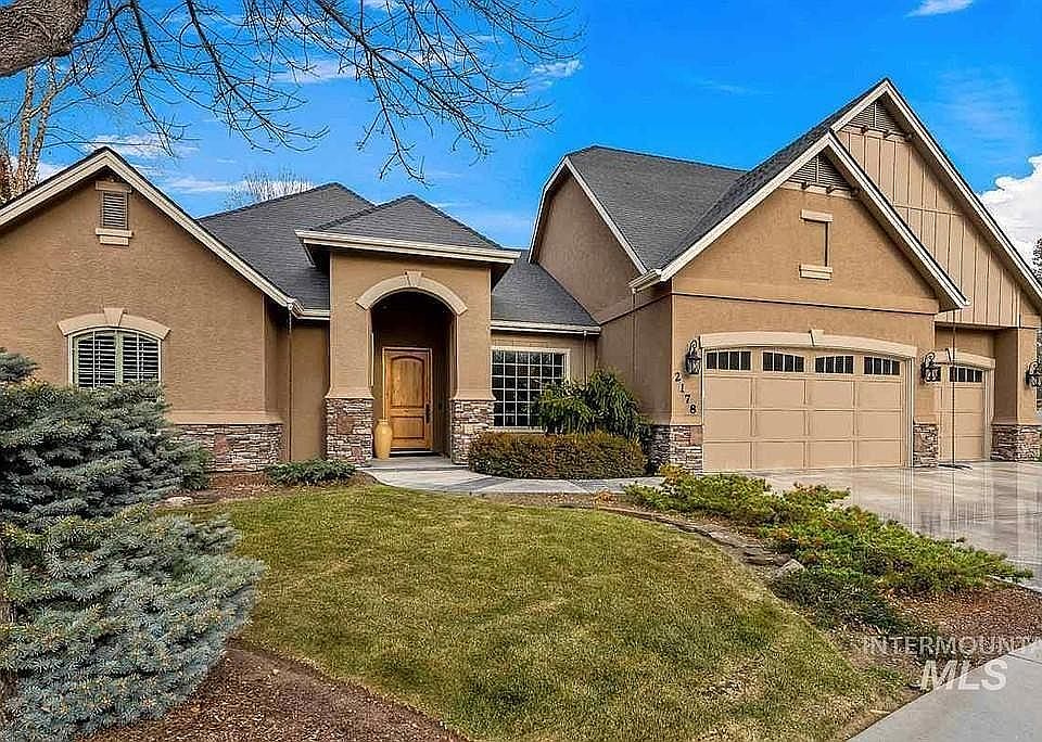 Front view of home
