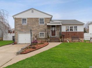 474 Grand Blvd, Massapequa Park, NY 11762