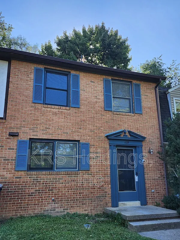 2 bed, 1.5 bath, 1270 sqft, $1,395 — Photo 1