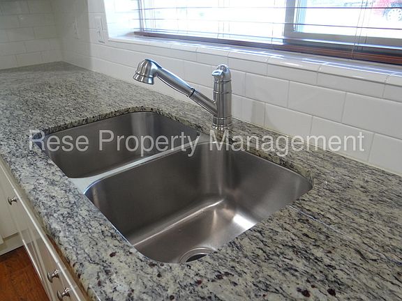5th image of 3380 Val Down Ave S