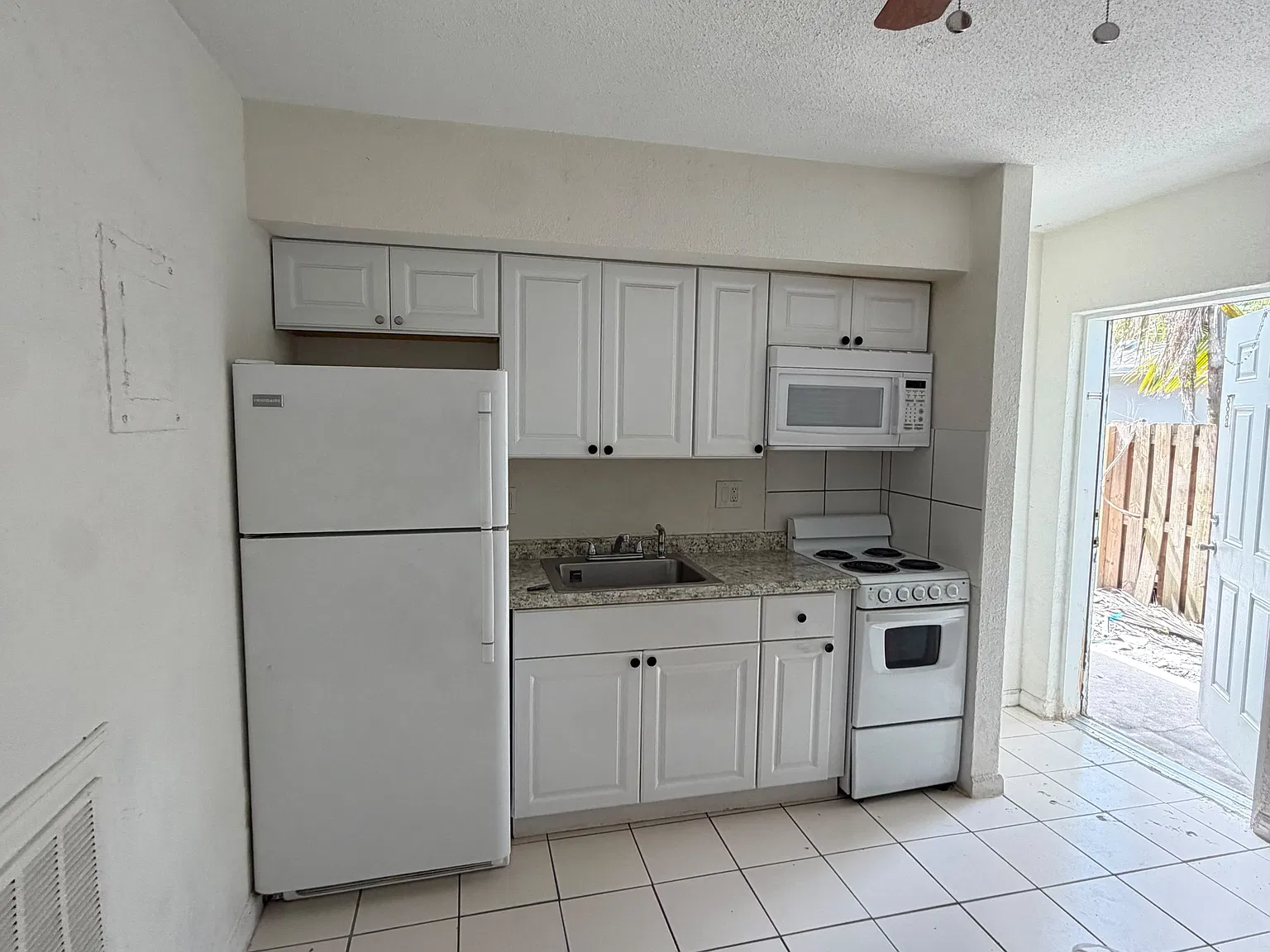 1 bed, 400 sqft, $1,200 — Photo 4