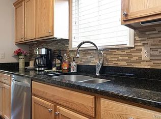 987 Fairledge St, Lake Orion, MI 48362