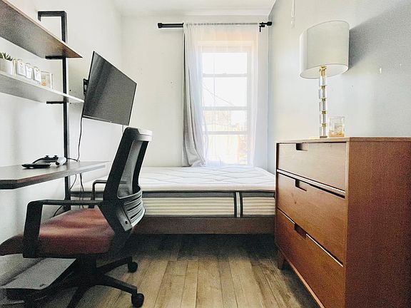 3rd image of 425 Wythe Ave APT 3