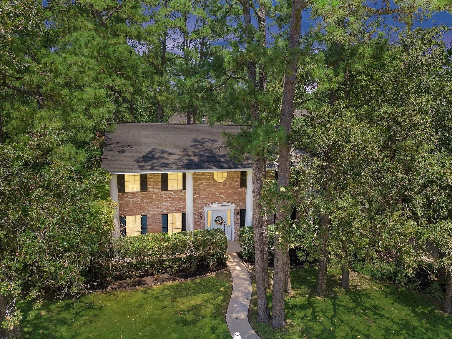 5 bed, 3.5 bath, 3186 sqft, $2,985 — Photo 2