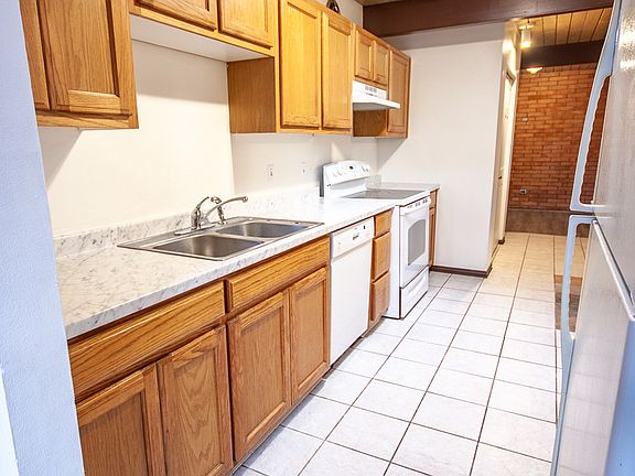 4th image of 124 E Yucca Ave