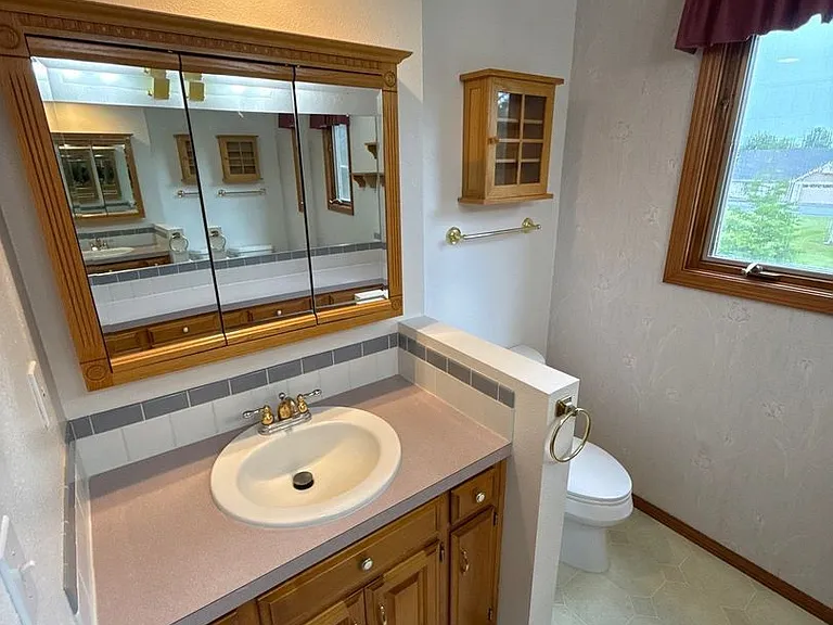 460 SE Conifer Pl — Photo 23