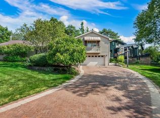 425 Fairview Ave, Glen Ellyn, IL 60137