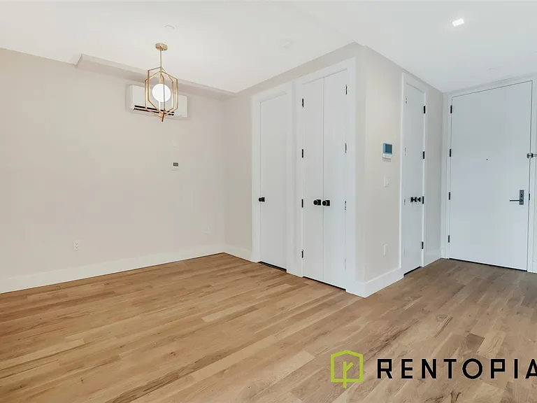 443 Graham Ave #2I — Photo 4