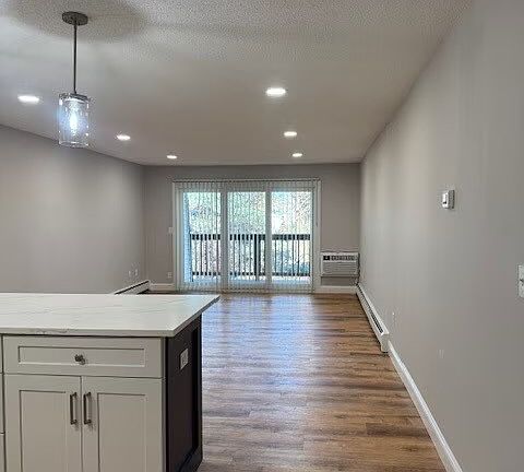 2nd image of 755 Oaklawn Ave #304