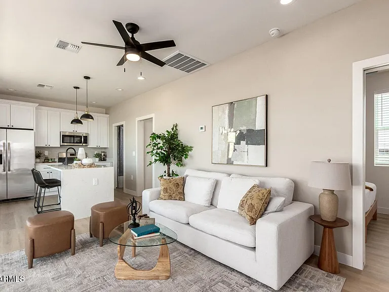 1508 W Sherman St #B — Photo 4