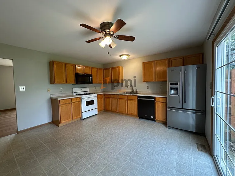 395 Plymouth Rd #C — Photo 8