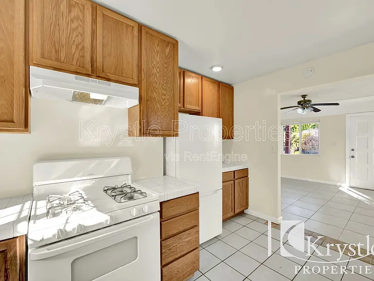 412 Home Acres Ave — Photo 3