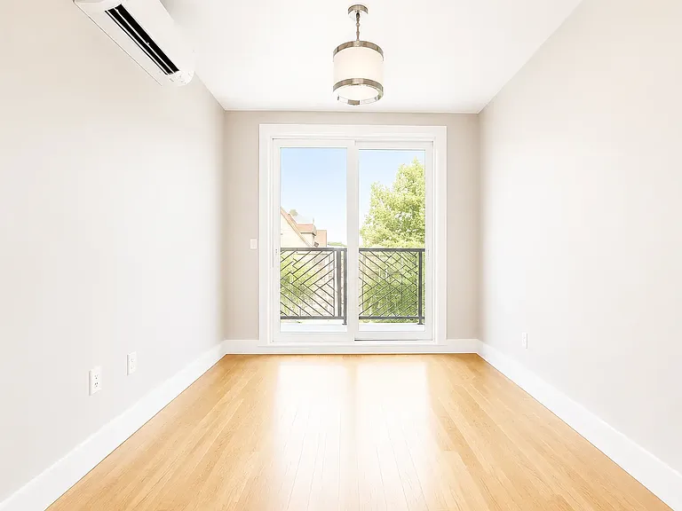 762 E 32nd St #3F — Photo 4