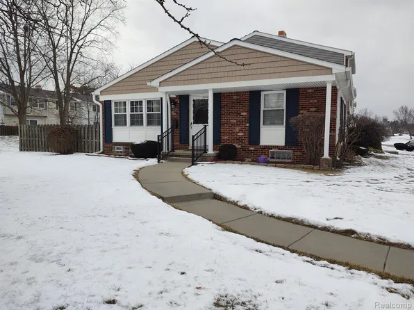 19724 Dearborn Ct, Northville, MI 48167