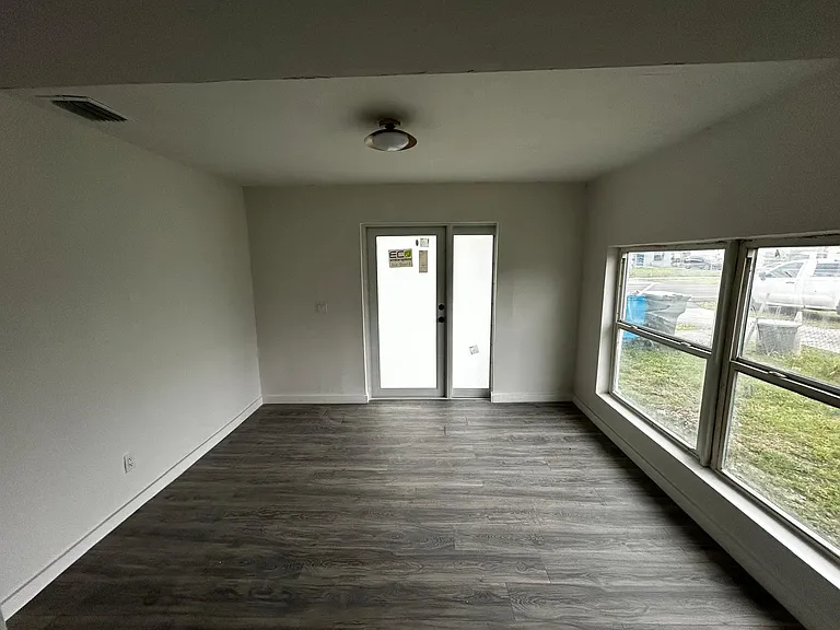 4429 SW 21st St #1 — Photo 3