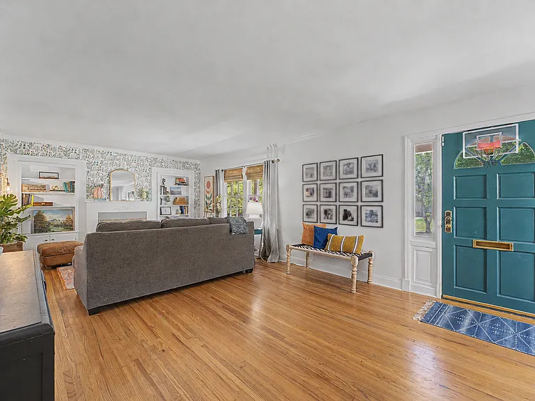 2523 S Cincinnati Ave — Photo 8