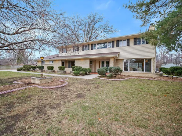 6915 Washington Ave, Windsor Heights, IA 50324