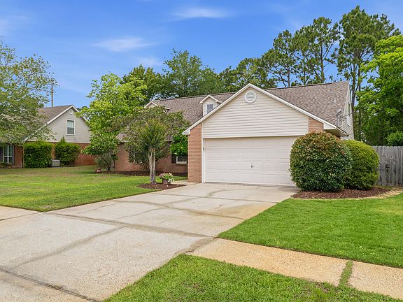2nd image of 2284 Prytania Cir
