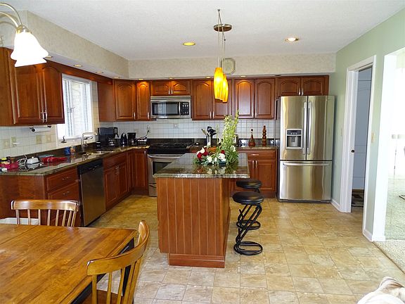 5th image of 2105 N County Road 500 W