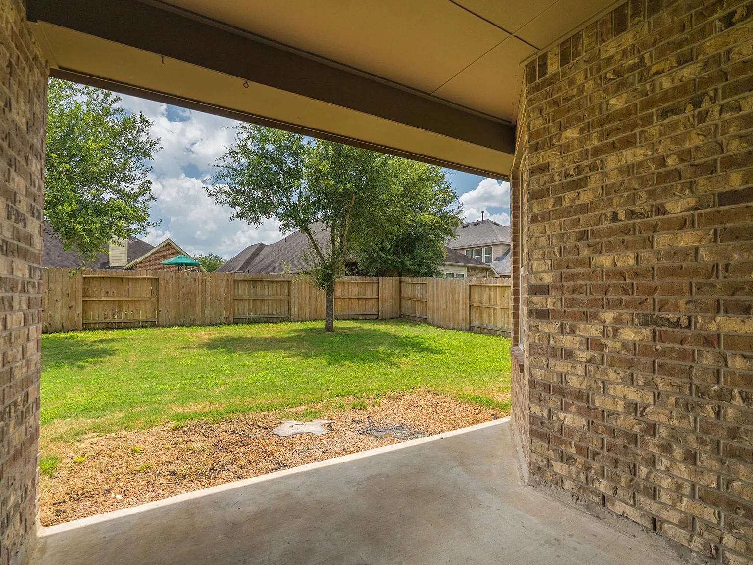 4 bed, 3.0 bath, 3567 sqft, $3,000 — Photo 2