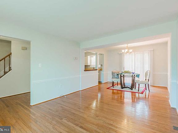 3rd image of 2927 Madeira Ct