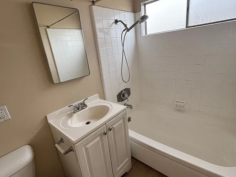 6930 Fulton Ave — Photo 11