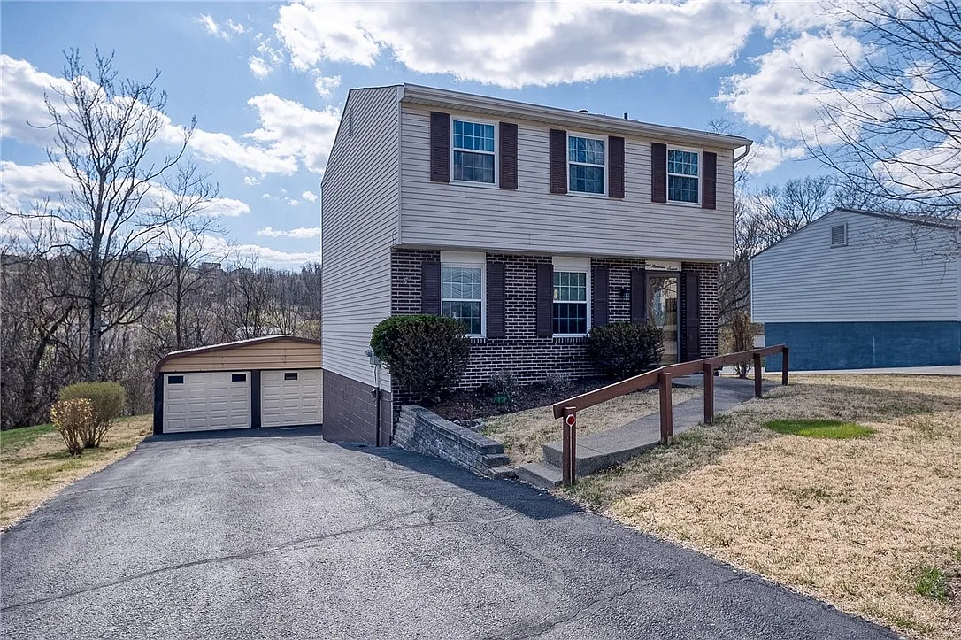 407 Stoneybrook Dr photo 1