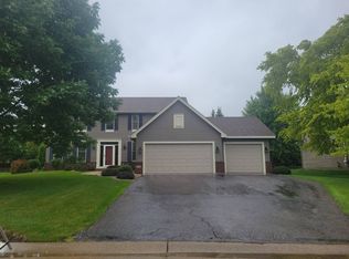 7192 Fawn Hill Rd, Chanhassen, MN 55317