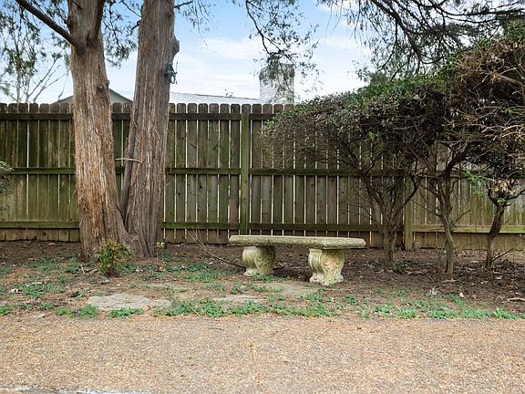 5th image of 1407 Redbud Cir