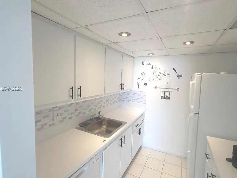 2350 NE 135th St #1402 — Photo 3