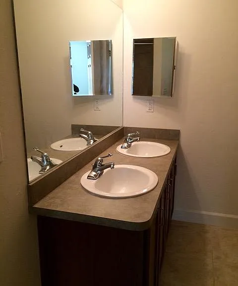 2951 SW 35th Pl — Photo 4