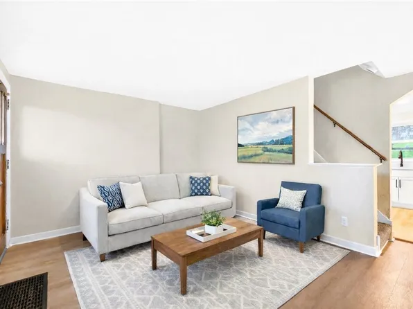 627 2nd St #621, Verona, PA 15147