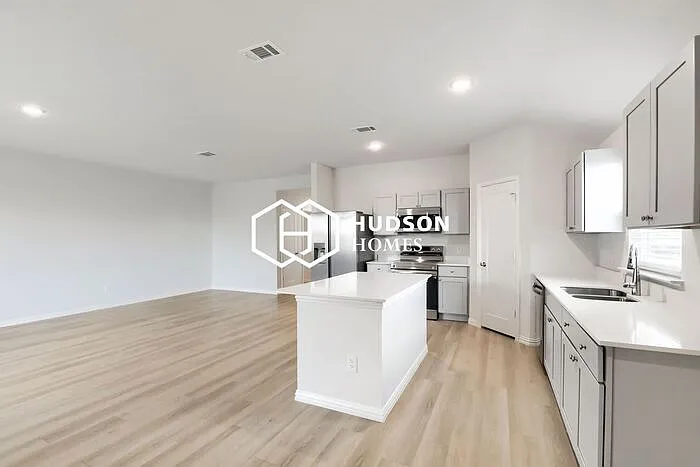 4 bed, 2.0 bath, 1763 sqft, $1,645 — Photo 4