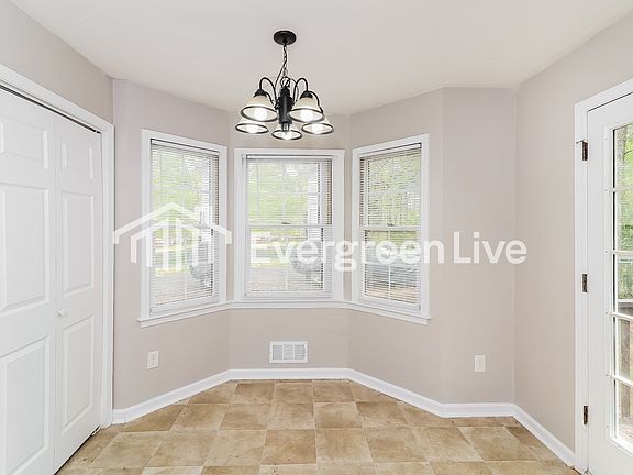 5th image of 217 Robin Hood Dr