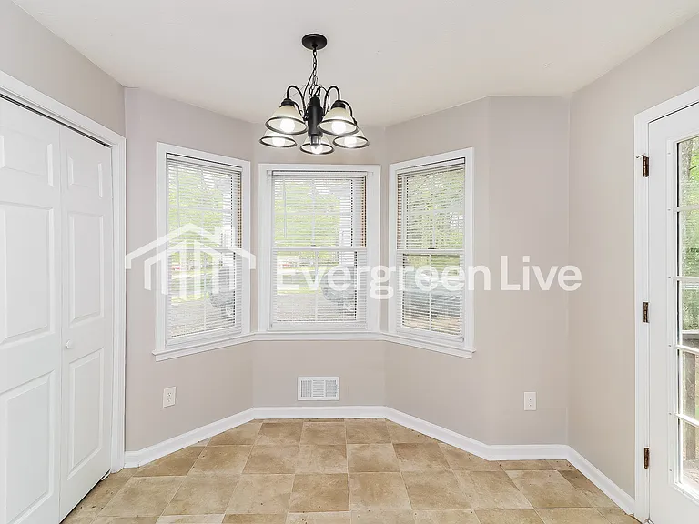 217 Robin Hood Dr — Photo 5
