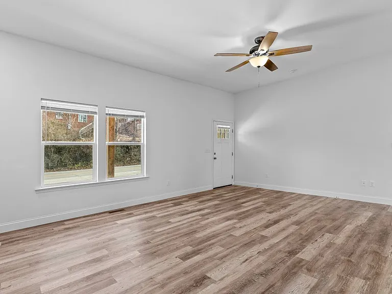 1213 N Chamberlain Ave — Photo 8