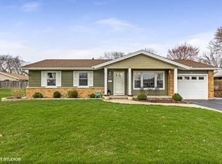 28 Grassmere Rd, Elk Grove Village, IL 60007