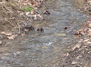 906 Paradise Valley Rd, Falling Waters, WV 25419