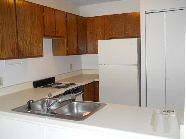 2nd image of 521 Meadowview Dr APT C101