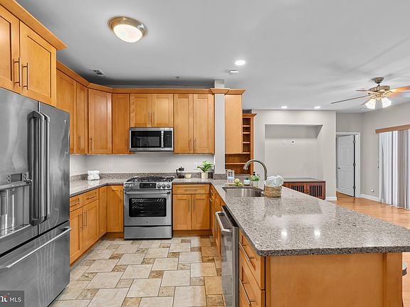 3rd image of 1701 Lake Shore Crest Dr APT 21