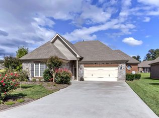 678 Olympic Dr, Lenoir City, TN 37771