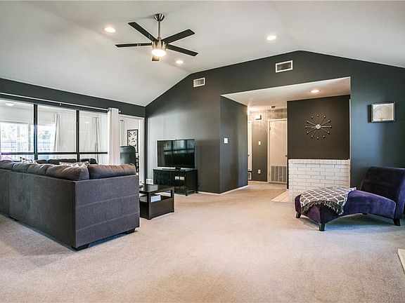 4th image of 824 Sandhurst Dr