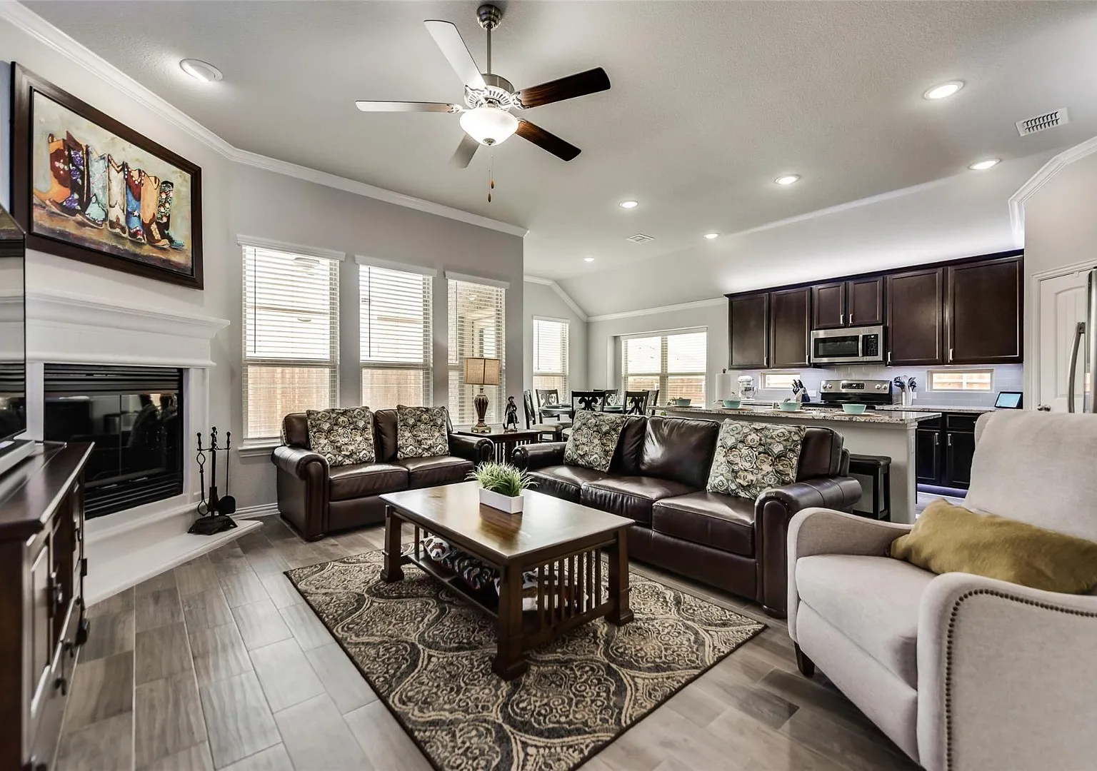 Corner-Lot 4BR in Chamberlain Crossing with Pool, Porch & Vaulted Ceilings 639 Devonshire Ln, Fate — Photo 4