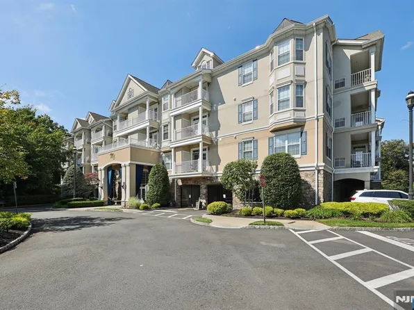 175 Rochelle Ave Unit 222, Rochelle Park, NJ 07662