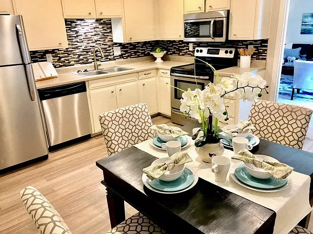 Kendallwood Apartments — Photo 20