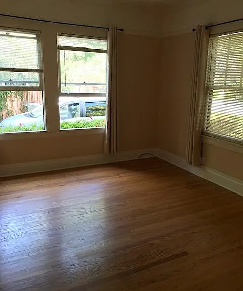 Hawthorne Ave — Photo 3